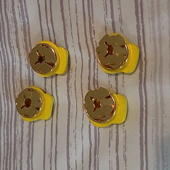 Set Of 4 Tweety Bird Button Covers Novelty Yellow Enamel Looney Tunes Retro - Picture 3 of 5